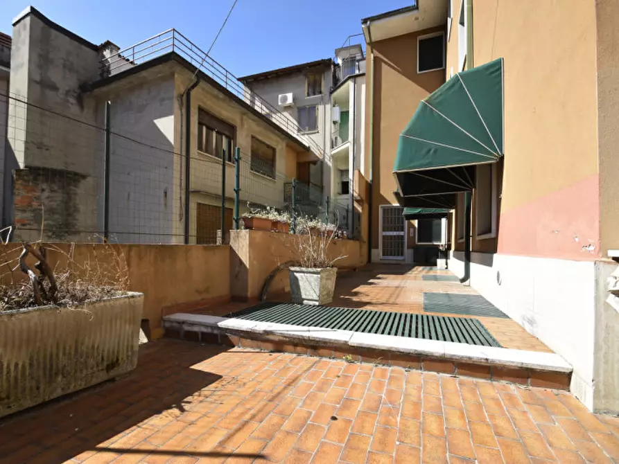Immagine 7 di Palazzo in vendita  in via mazzini a Bussolengo