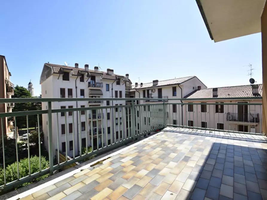 Immagine 11 di Palazzo in vendita  in via mazzini a Bussolengo