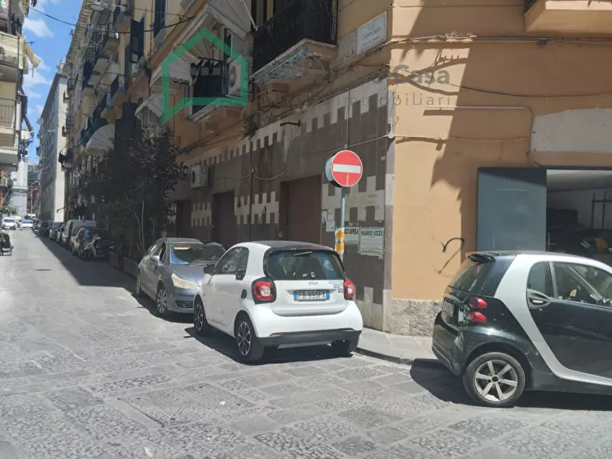Immagine 2 di Negozio in vendita  in Piazza Sant'Eligio, 10 a Napoli