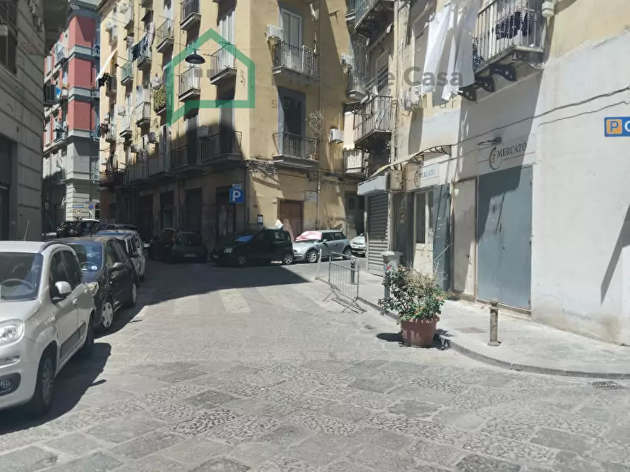 Immagine 3 di Negozio in vendita  in Piazza Sant'Eligio, 10 a Napoli