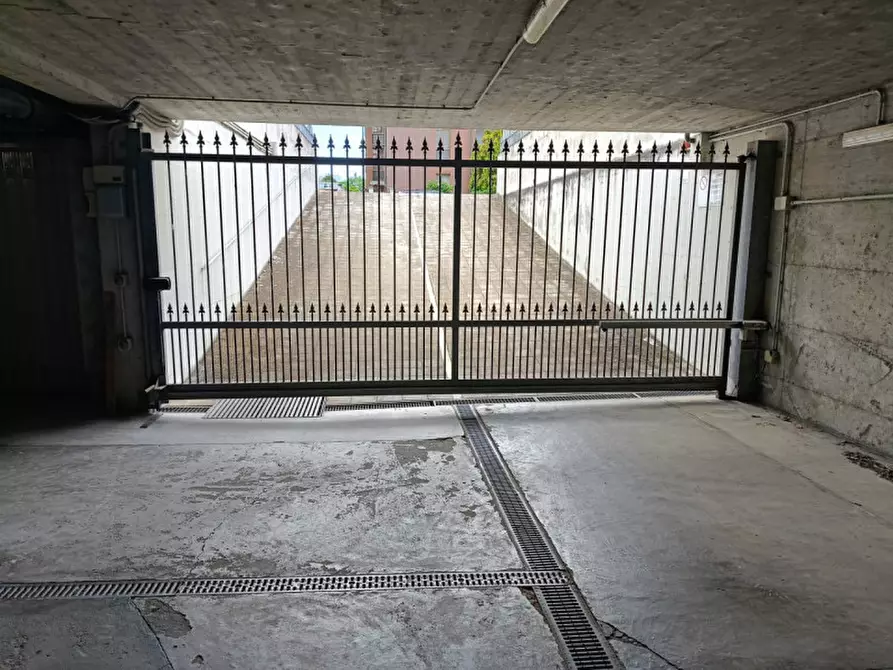 Immagine 1 di Garage in vendita  in Via Orba 20 a Casale Monferrato