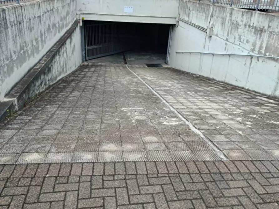 Immagine 2 di Garage in vendita  in Via Orba 20 a Casale Monferrato