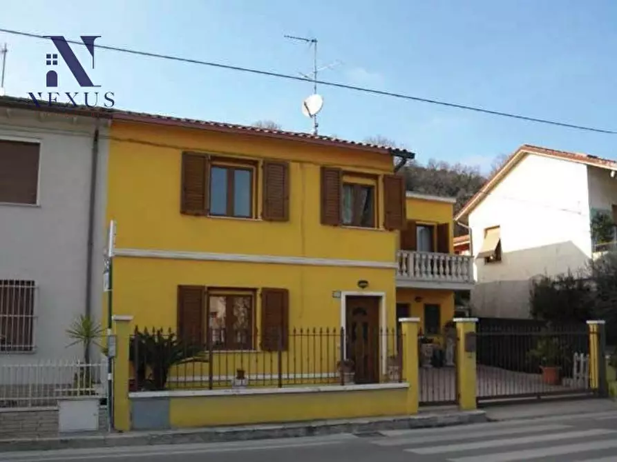 Immagine 1 di Villetta a schiera in vendita  in Via Flaminia 154 a Fano