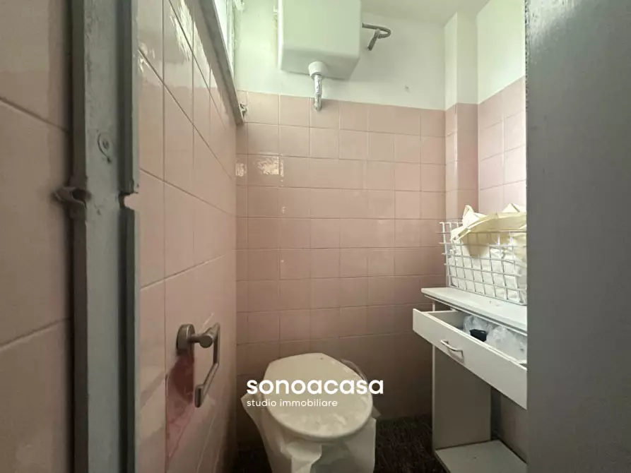 Immagine 6 di Negozio in vendita  in Via Belsito, 2 a Fano