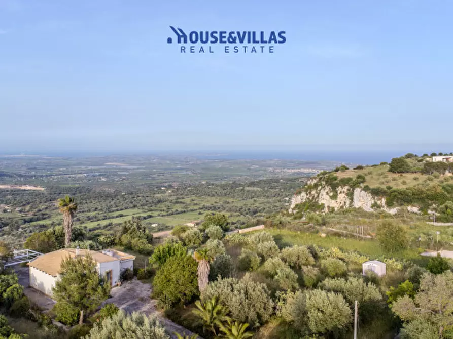 Immagine 2 di Villa in vendita  in Strada provinciale Cugni-Stallaini-Canzeria-Cassibile a Noto