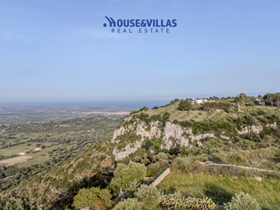 Immagine 3 di Villa in vendita  in Strada provinciale Cugni-Stallaini-Canzeria-Cassibile a Noto