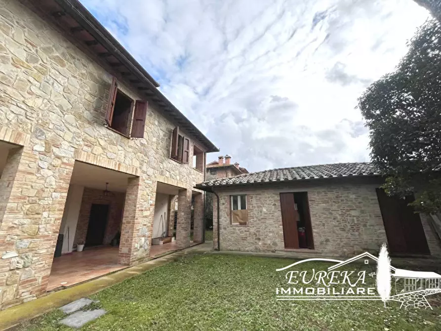 Immagine 3 di Casa indipendente in vendita  in Via Lazio a Castiglione Del Lago