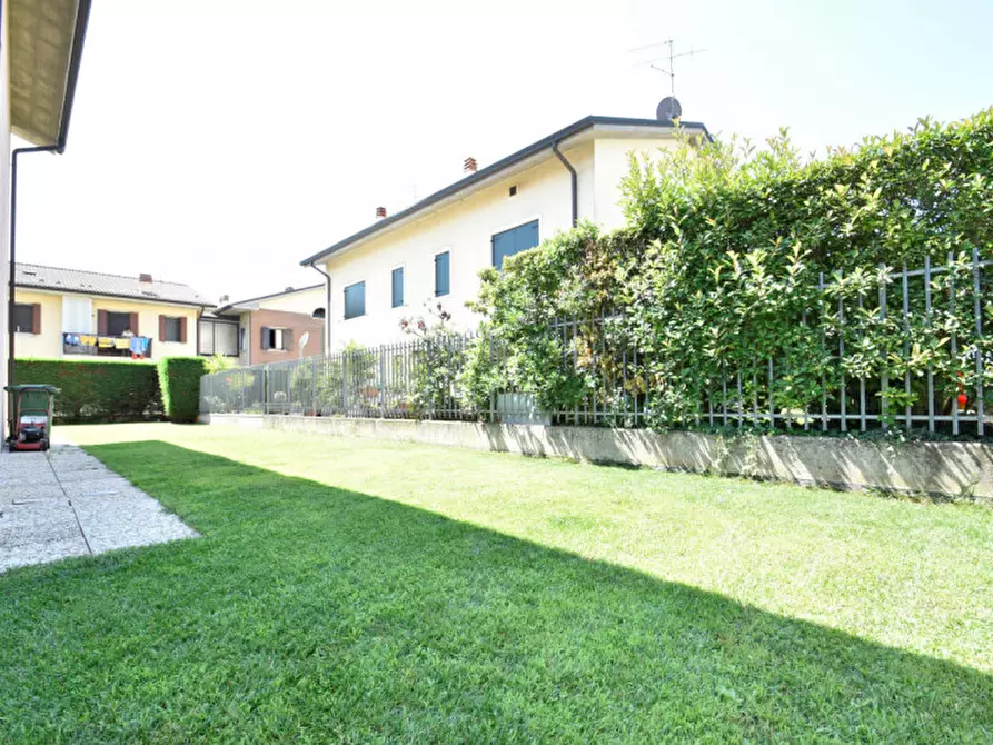 Immagine 1 di Casa bifamiliare in vendita  in via vittorio alfieri 3 a Bussolengo