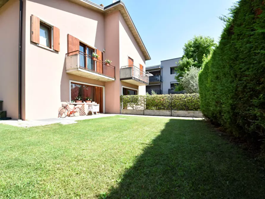 Immagine 2 di Casa bifamiliare in vendita  in via vittorio alfieri 3 a Bussolengo
