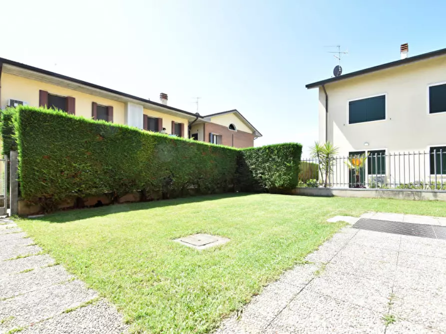 Immagine 4 di Casa bifamiliare in vendita  in via vittorio alfieri 3 a Bussolengo