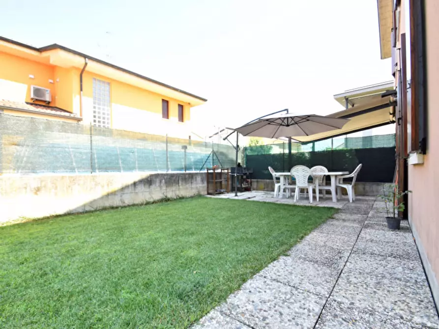 Immagine 48 di Casa bifamiliare in vendita  in via vittorio alfieri 3 a Bussolengo
