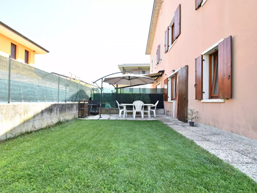 Immagine 49 di Casa bifamiliare in vendita  in via vittorio alfieri 3 a Bussolengo