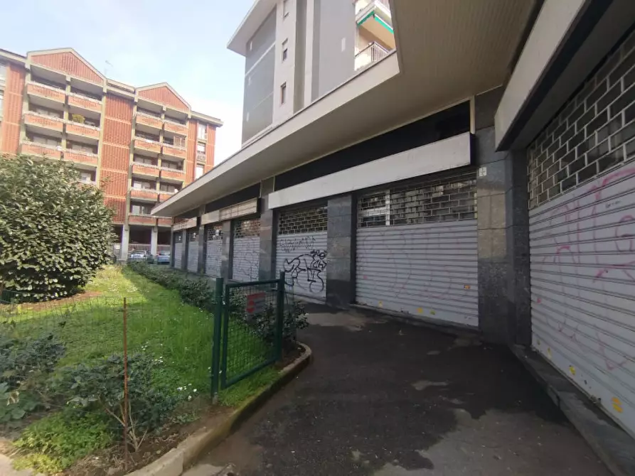 Immagine 1 di Negozio in vendita  in Via Vinovo angolo Via Rocca De' Baldi 4 a Torino