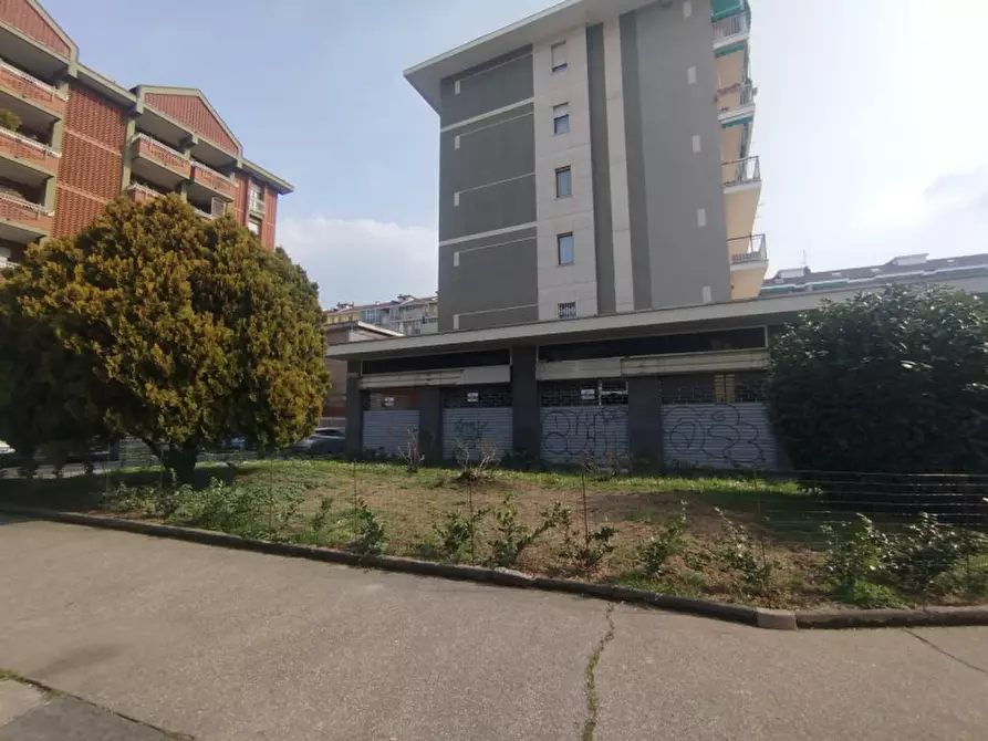 Immagine 2 di Negozio in vendita  in Via Vinovo angolo Via Rocca De' Baldi 4 a Torino