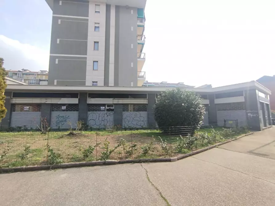 Immagine 3 di Negozio in vendita  in Via Vinovo angolo Via Rocca De' Baldi 4 a Torino