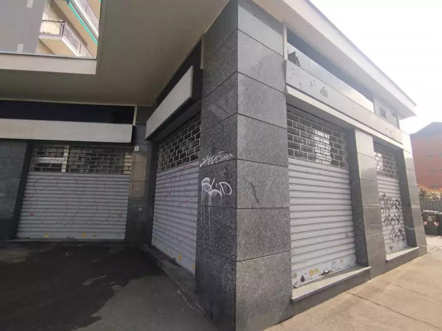 Immagine 5 di Negozio in vendita  in Via Vinovo angolo Via Rocca De' Baldi 4 a Torino