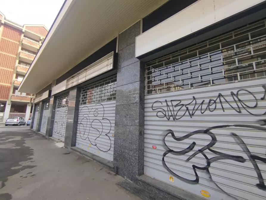 Immagine 6 di Negozio in vendita  in Via Vinovo angolo Via Rocca De' Baldi 4 a Torino
