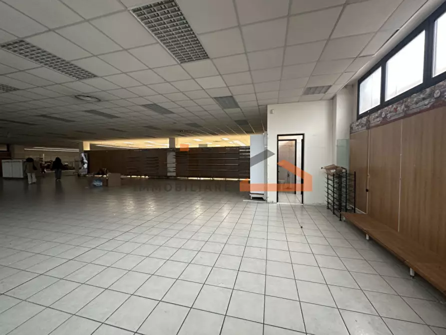Immagine 3 di Negozio in vendita  a Cassola