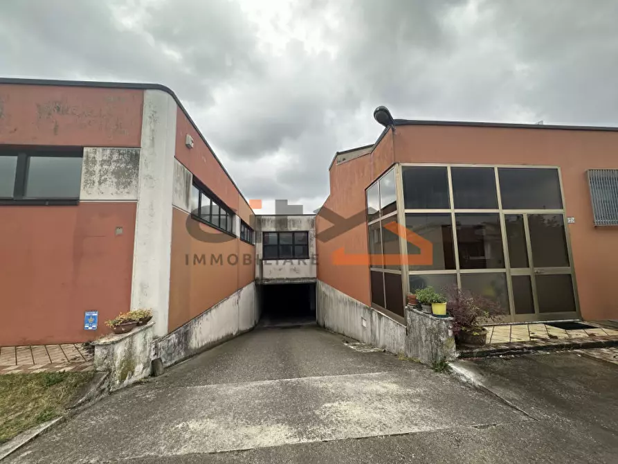 Immagine 14 di Negozio in vendita  a Cassola