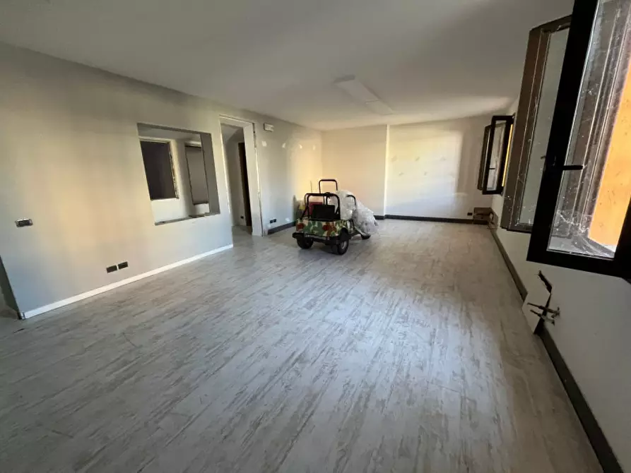 Immagine 4 di Negozio in vendita  in Via Galileo Galilei a Albignasego