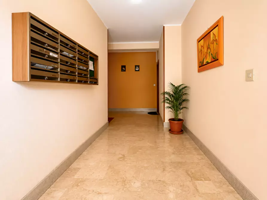 Immagine 5 di Appartamento in vendita  in via petrulla a Palermo