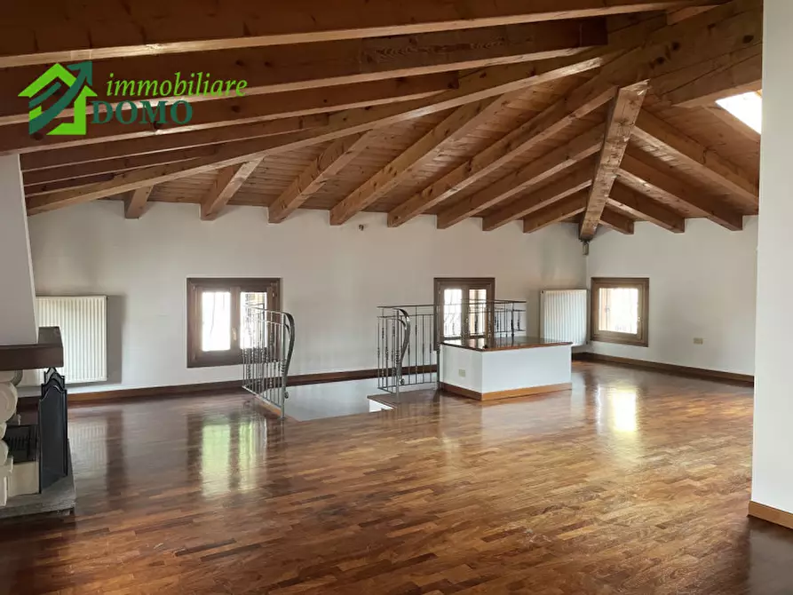 Immagine 1 di Appartamento in vendita  in schio a Schio