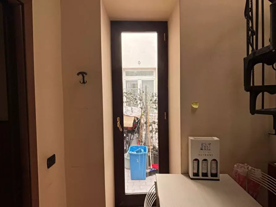 Immagine 8 di Camera in affitto  in via foria 24 a Napoli