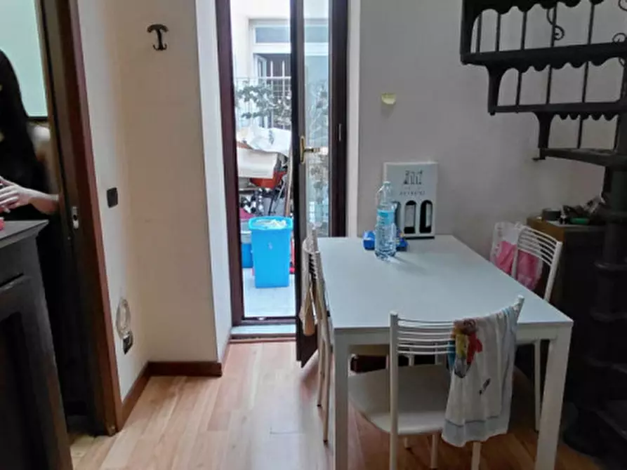 Immagine 10 di Camera in affitto  in via foria 24 a Napoli