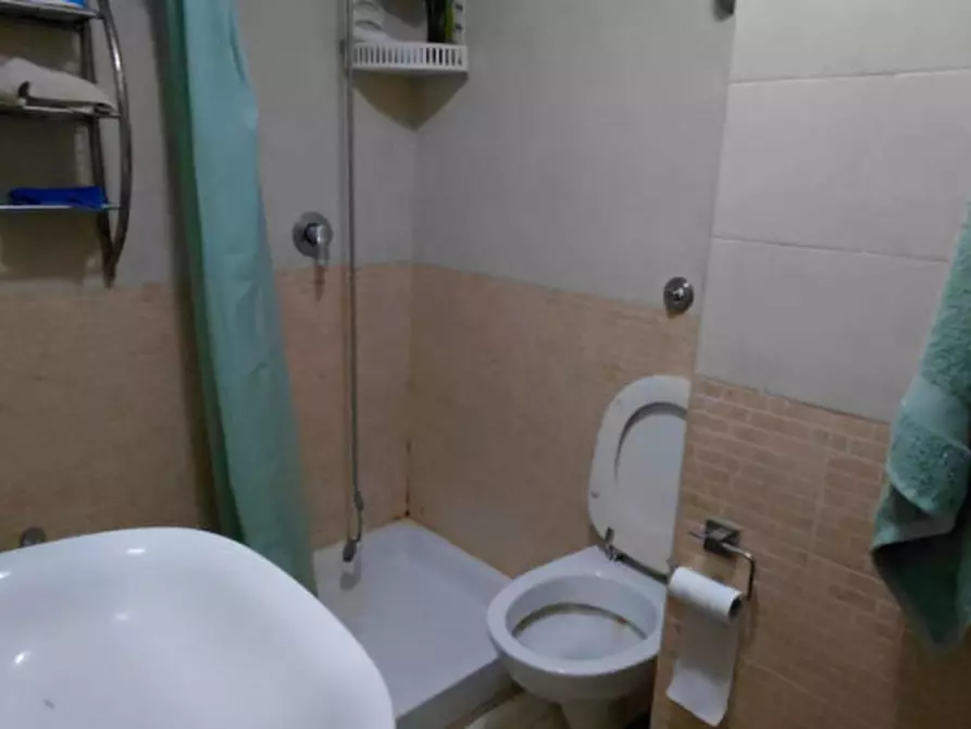 Immagine 16 di Camera in affitto  in via foria 24 a Napoli