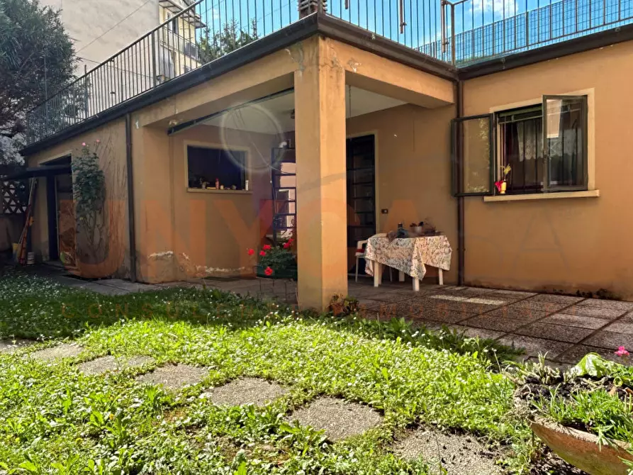 Immagine 1 di Villa in vendita  in Via Giambattista Morgagni a Padova