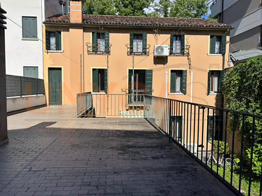 Immagine 3 di Villa in vendita  in Via Giambattista Morgagni a Padova