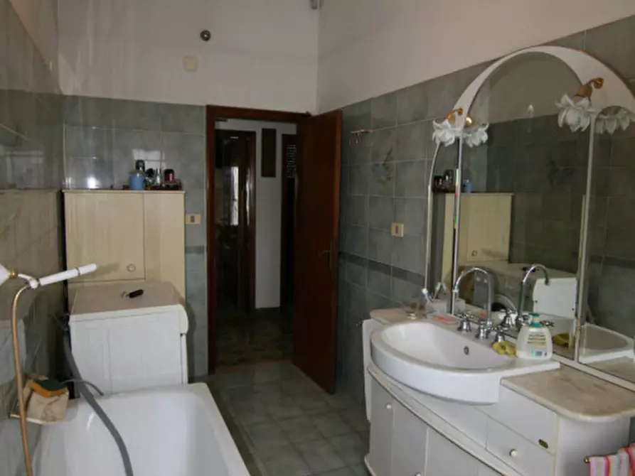 Immagine 7 di Casa indipendente in vendita  a Cortona