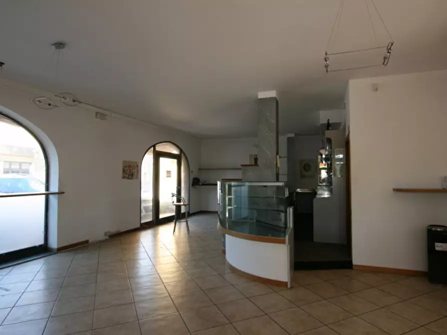 Immagine 5 di Attività commerciale in vendita  a Sinalunga