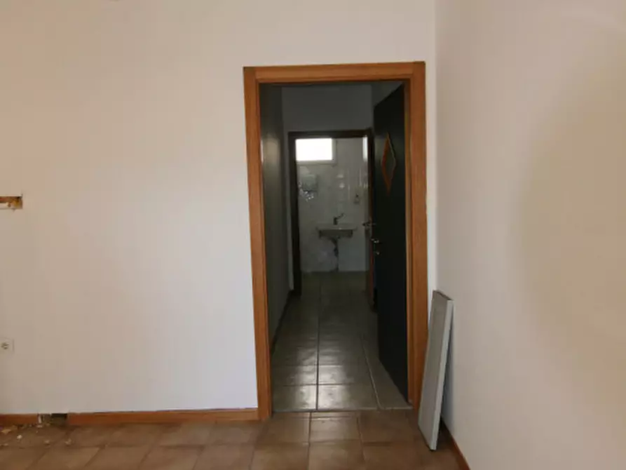 Immagine 7 di Attività commerciale in vendita  a Sinalunga