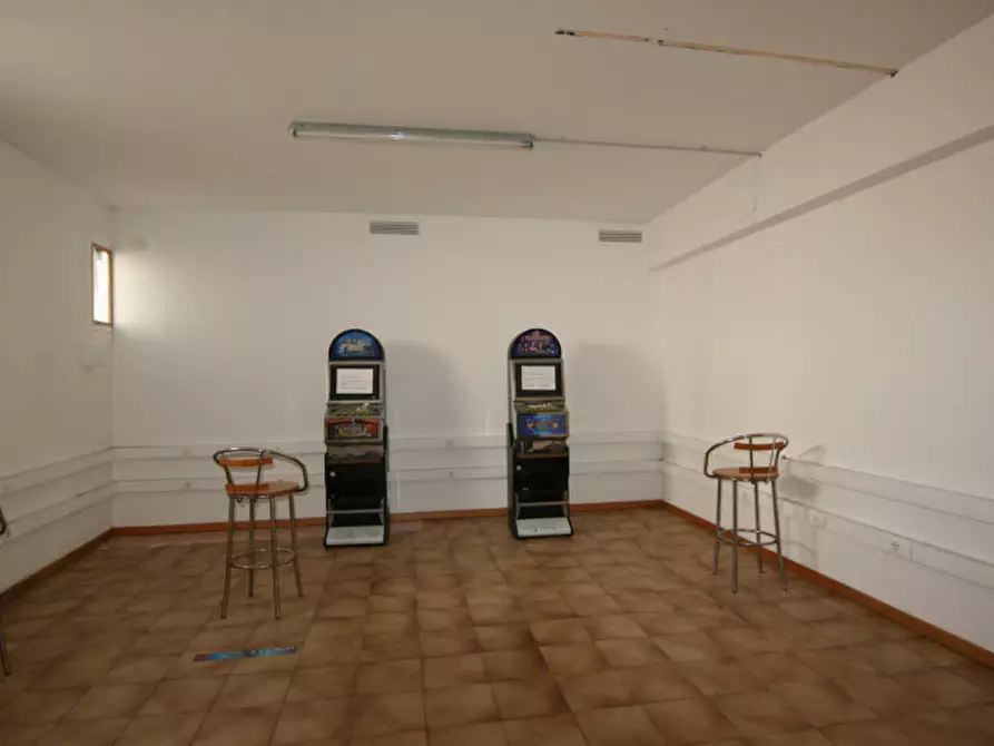 Immagine 11 di Attività commerciale in vendita  a Sinalunga