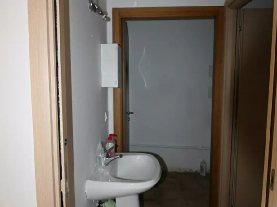 Immagine 12 di Attività commerciale in vendita  a Sinalunga