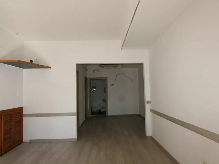 Immagine 13 di Attività commerciale in vendita  a Sinalunga