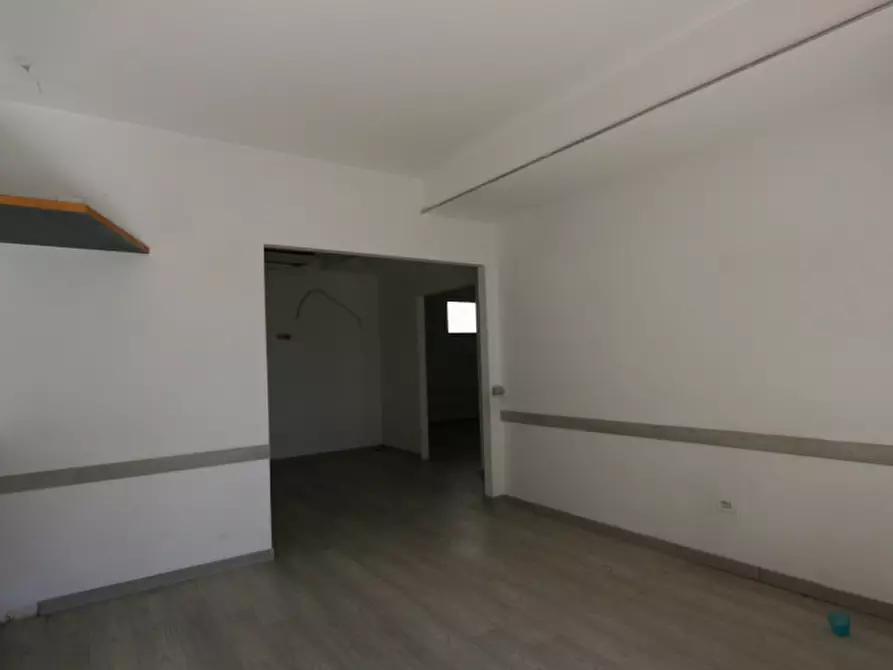 Immagine 14 di Attività commerciale in vendita  a Sinalunga