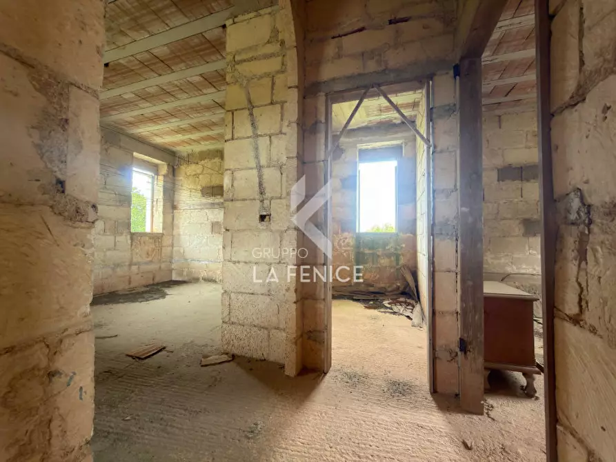 Immagine 14 di Villa in vendita  in strada votano a Martina Franca