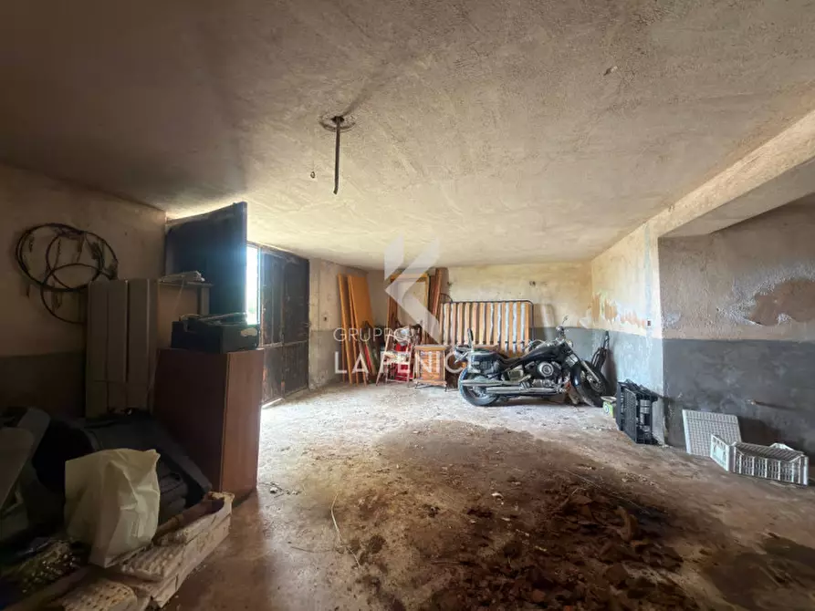 Immagine 22 di Villa in vendita  in strada votano a Martina Franca