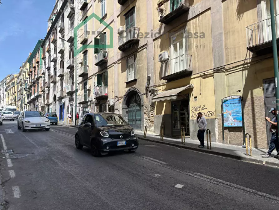 Immagine 1 di Negozio in vendita  in Via Salvator Rosa a Napoli
