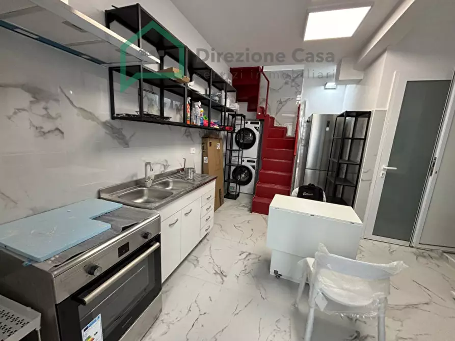 Immagine 4 di Negozio in vendita  in Via Salvator Rosa a Napoli