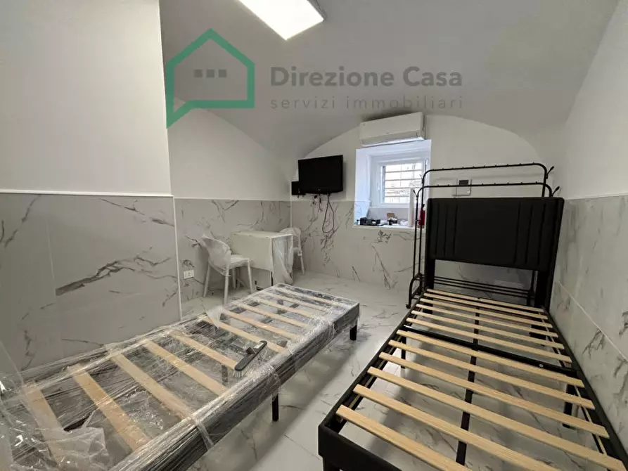 Immagine 18 di Negozio in vendita  in Via Salvator Rosa a Napoli