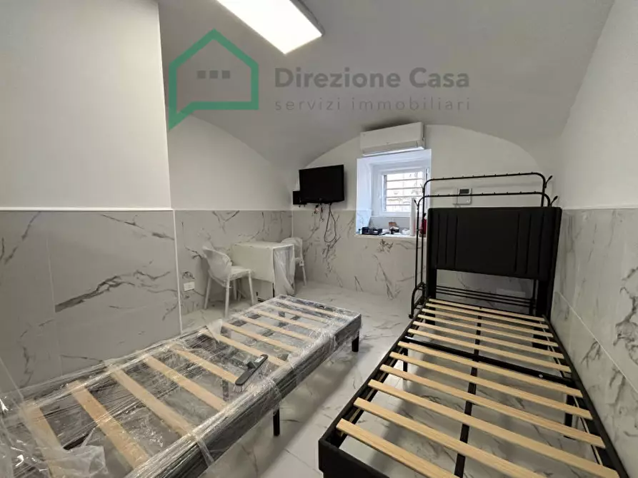 Immagine 19 di Negozio in vendita  in Via Salvator Rosa a Napoli
