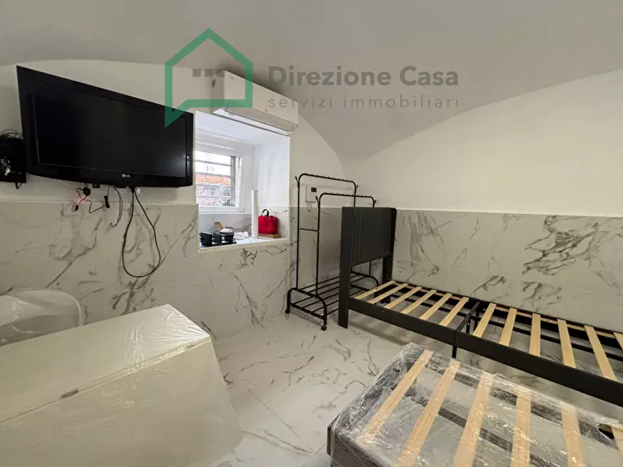 Immagine 20 di Negozio in vendita  in Via Salvator Rosa a Napoli