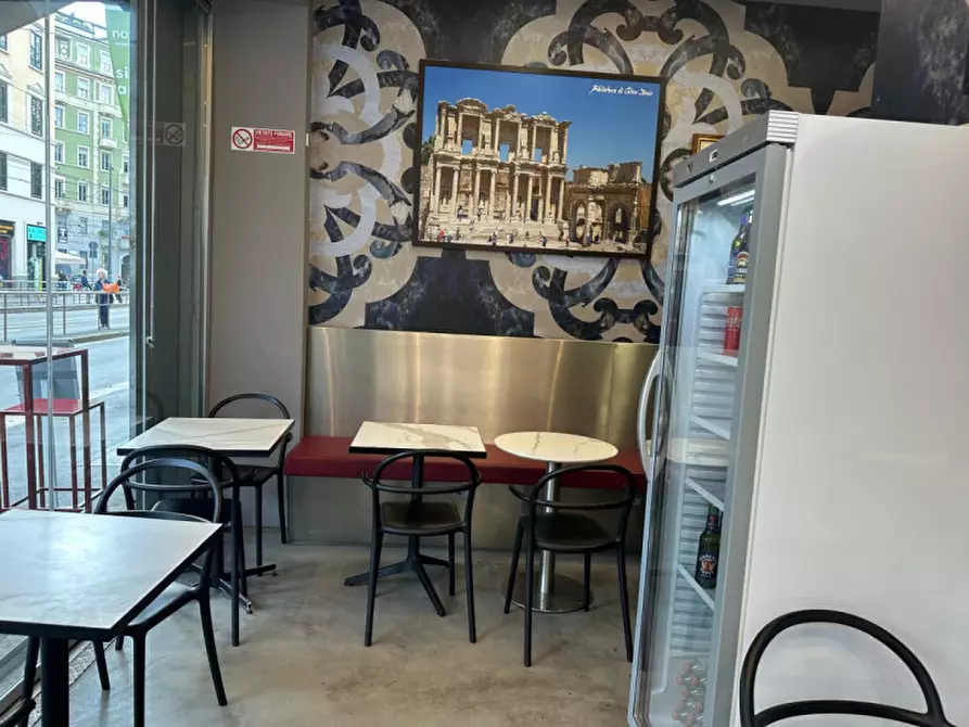 Immagine 3 di Attività commerciale in vendita  in Viale Bligny 1 a Milano