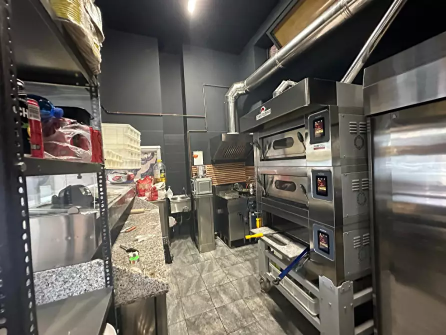 Immagine 5 di Attività commerciale in vendita  in Viale Bligny 1 a Milano