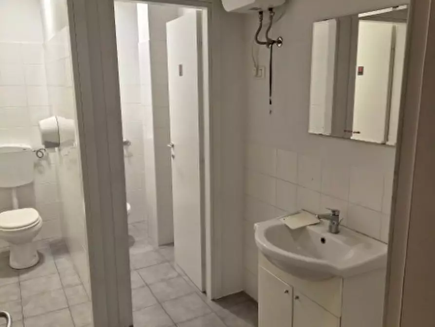 Immagine 4 di Attività commerciale in affitto  in Zona tribunale nuovo Padova a Padova