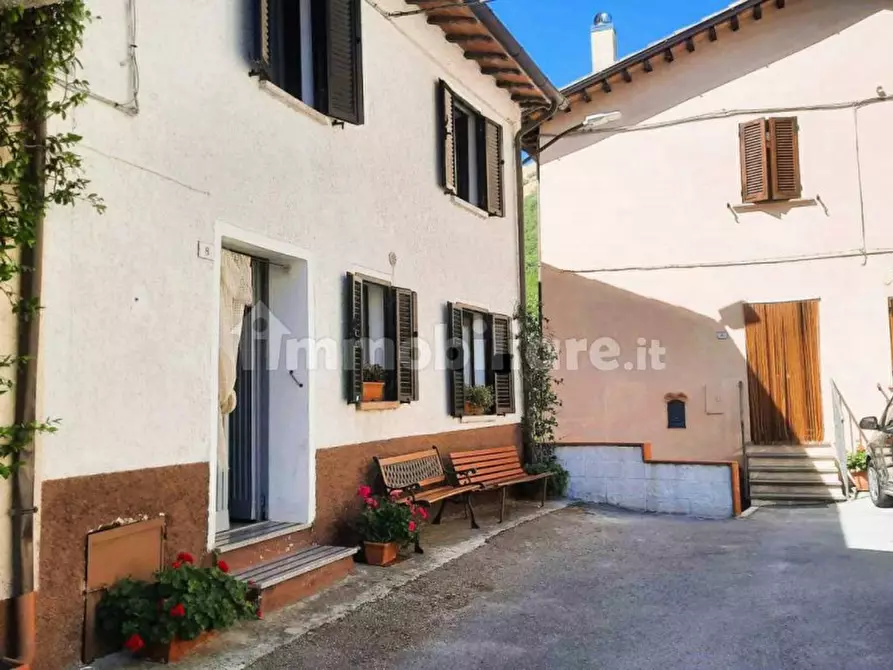 Immagine 1 di Casa indipendente in vendita  in Schio a Schio