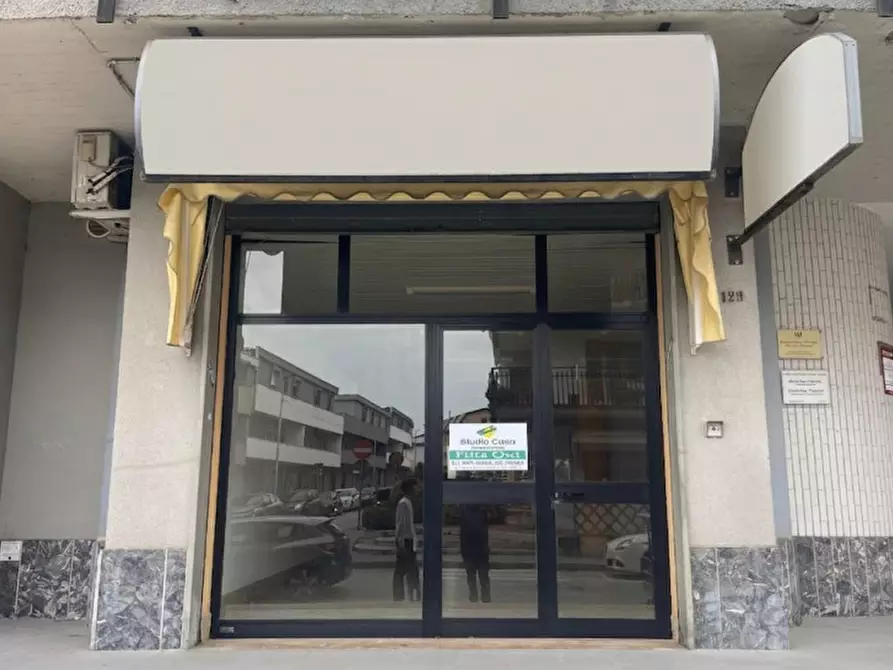Immagine 3 di Negozio in affitto  in Via Provinciale a Marsicovetere